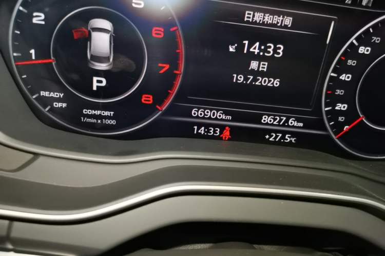 Used Audi Q5L 2018 40 TFSI Prestige Fashion Edition China VI Odometer Close Up