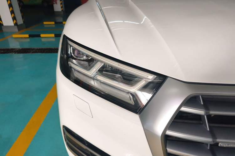 Used Audi Q5L 2018 45 TFSI Prestige Fashion Edition China V Emission Standard Right Front Headlight