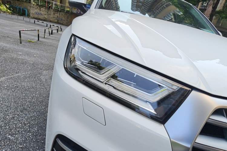 Used Audi Q5L 2018 40 TFSI Prestige Fashion Edition China VI Right Front Headlight