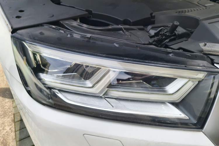 Used Audi Q5L 2018 45 TFSI Prestige Fashion Edition China V Emission Standard Right Front Headlight