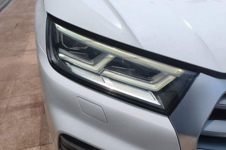 Used Audi Q5L 2018 40 TFSI Prestige Fashion Edition China VI Right Front Headlight