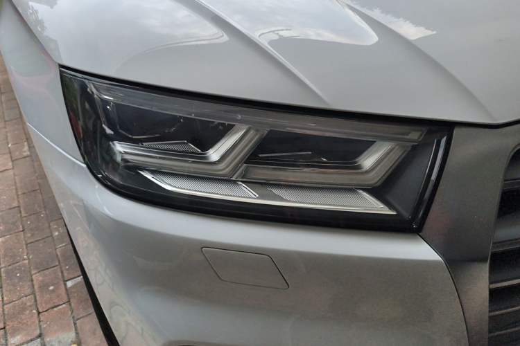 Used Audi Q5L 2018 40 TFSI Prestige Fashion Edition China VI Right Front Headlight