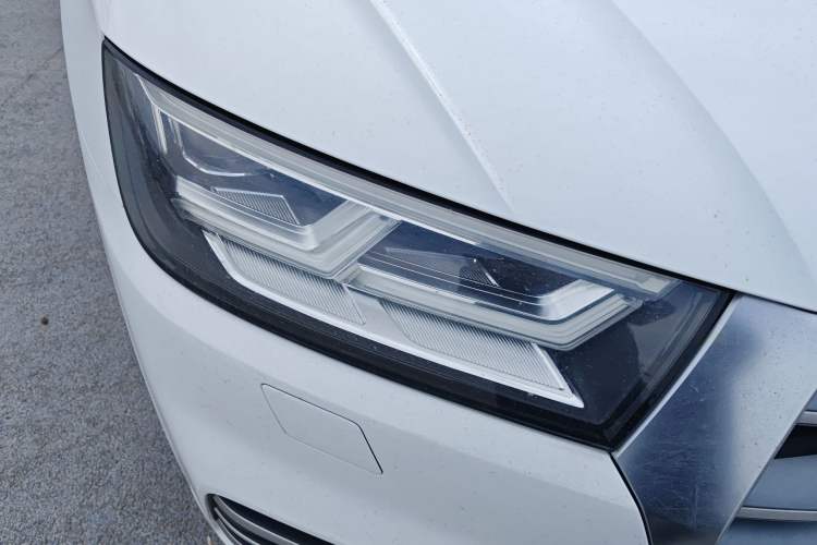 Used Audi Q5L 2018 45 TFSI Prestige Fashion Edition China V Emission Standard Right Front Headlight