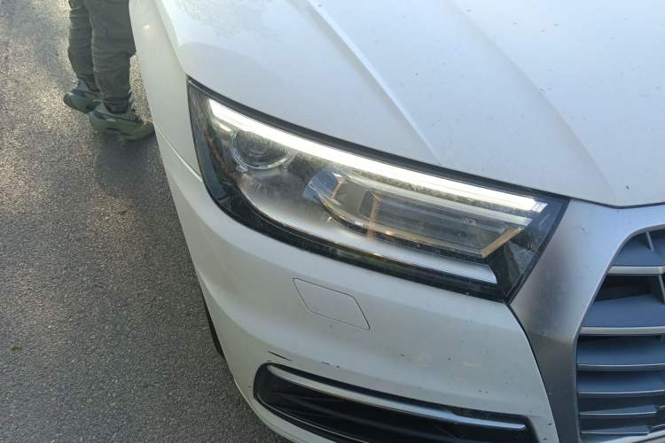 Used Audi Q5L 2018 40 TFSI Prestige Edition China VI Emission Standard Right Front Headlight