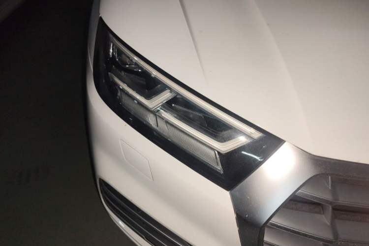 Used Audi Q5L 2018 45 TFSI Prestige Fashion Edition China V Emission Standard Right Front Headlight