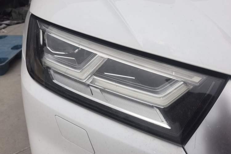 Used Audi Q5L 2018 45 TFSI Prestige Fashion Edition China V Emission Standard Right Front Headlight