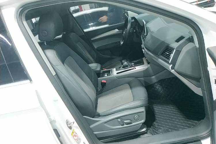 Used Audi Q5L 2018 40 TFSI Prestige Fashion Edition China VI Right Front Seat
