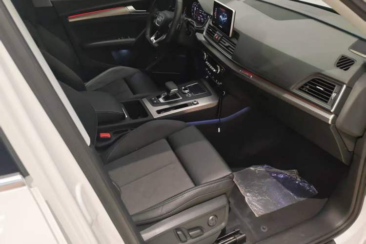 Used Audi Q5L 2018 45 TFSI Prestige Sporty Edition China VI Right Front Seat
