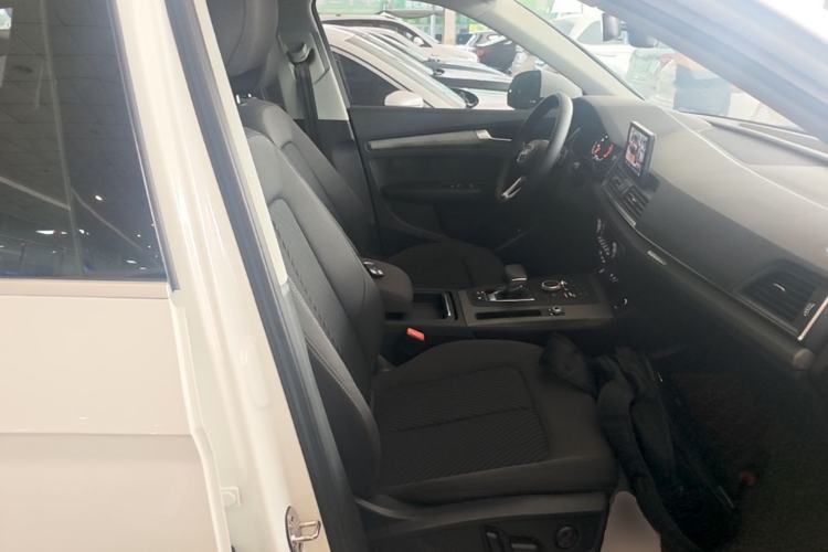 Used Audi Q5L 2018 40 TFSI Prestige Edition China V Right Front Seat
