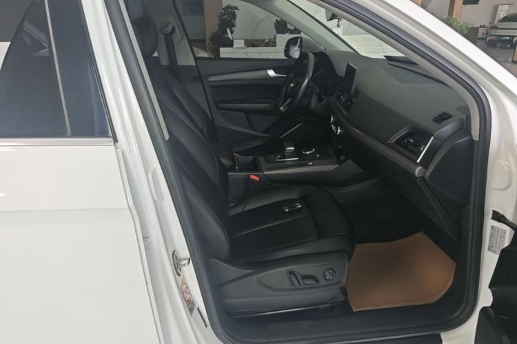 Used Audi Q5L 2018 40 TFSI Prestige Edition China V Right Front Seat
