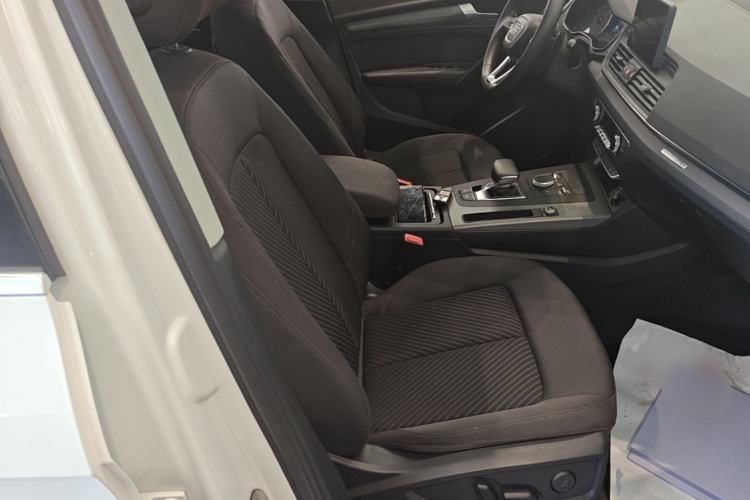 Used Audi Q5L 2018 40 TFSI Prestige Edition China VI Emission Standard Right Front Seat