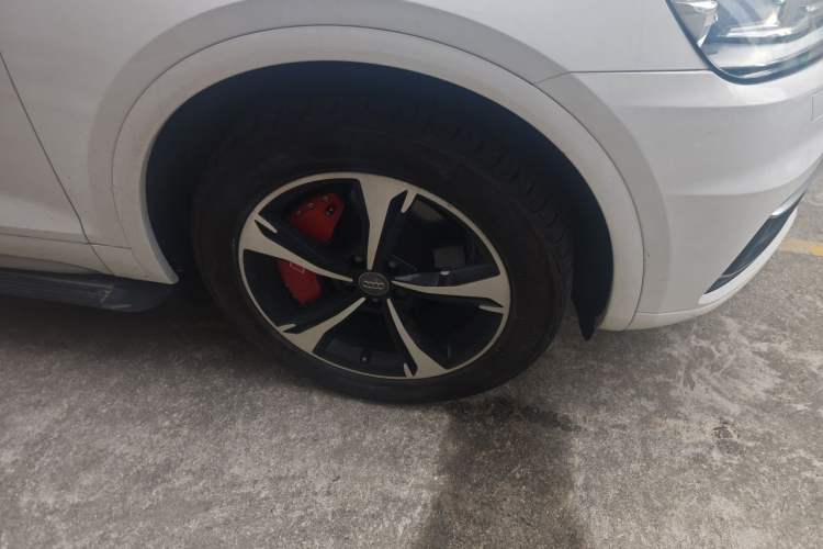 Used Audi Q5L 2018 40 TFSI Prestige Edition China VI Emission Standard Right Front Wheel Hub