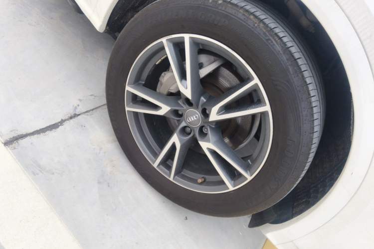 Used Audi Q5L 2018 45 TFSI Prestige Fashion Edition China V Emission Standard Right Front Wheel Hub