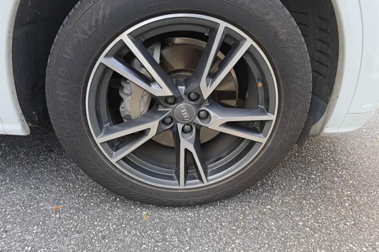 Used Audi Q5L 2018 40 TFSI Prestige Fashion Edition China VI Right Front Wheel Hub
