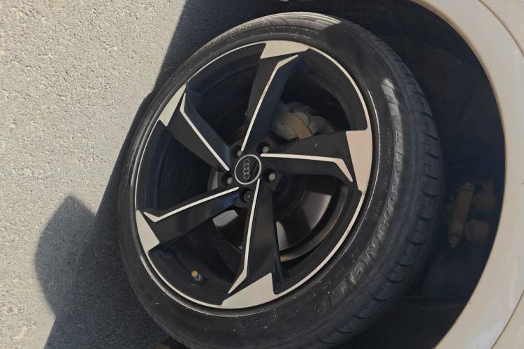 Used Audi Q5L 2018 45 TFSI Prestige Fashion Edition China V Emission Standard Right Front Wheel Hub