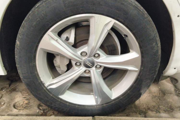 Used Audi Q5L 2018 40 TFSI Prestige Edition China V Right Front Wheel Hub