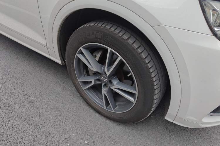 Used Audi Q5L 2018 45 TFSI Prestige Fashion Edition China VI Emission Standard Right Front Wheel Hub