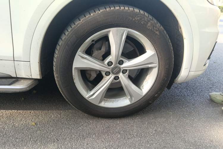 Used Audi Q5L 2018 40 TFSI Prestige Edition China VI Emission Standard Right Front Wheel Hub