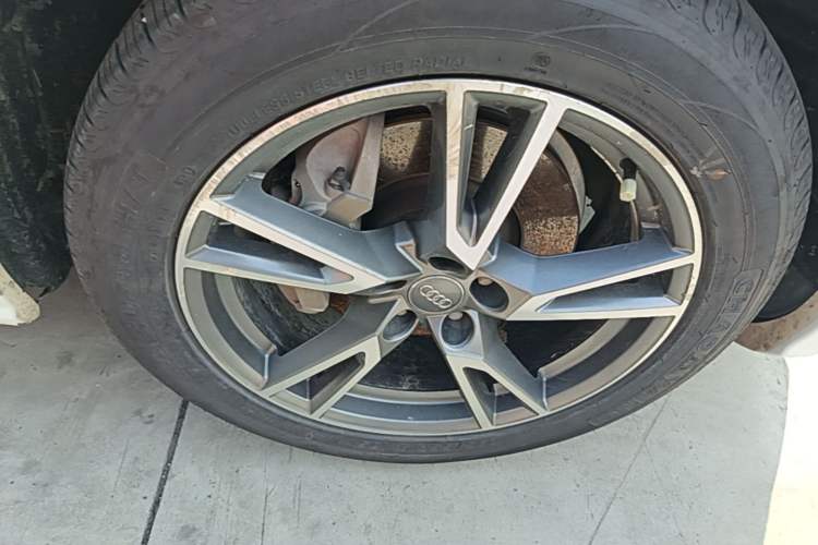 Used Audi Q5L 2018 45 TFSI Prestige Fashion Edition China V Emission Standard Right Front Wheel Hub