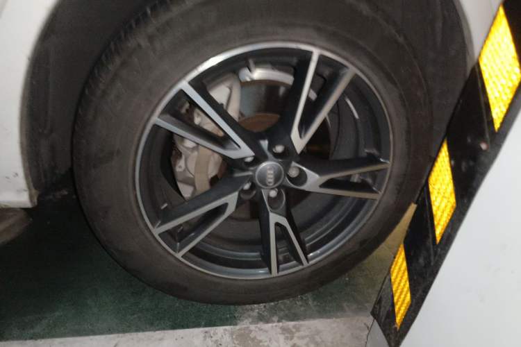 Used Audi Q5L 2018 40 TFSI Prestige Fashion Edition China VI Right Front Wheel Hub
