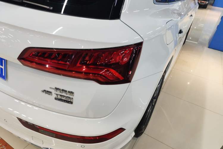 Used Audi Q5L 2018 45 TFSI Prestige Fashion Edition China VI Emission Standard Right Rear Taillight