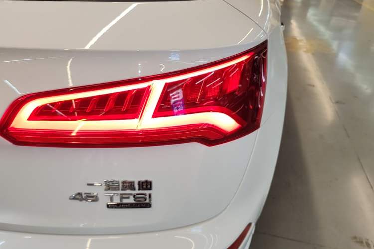 Used Audi Q5L 2018 45 TFSI Prestige Fashion Edition China V Emission Standard Right Rear Taillight
