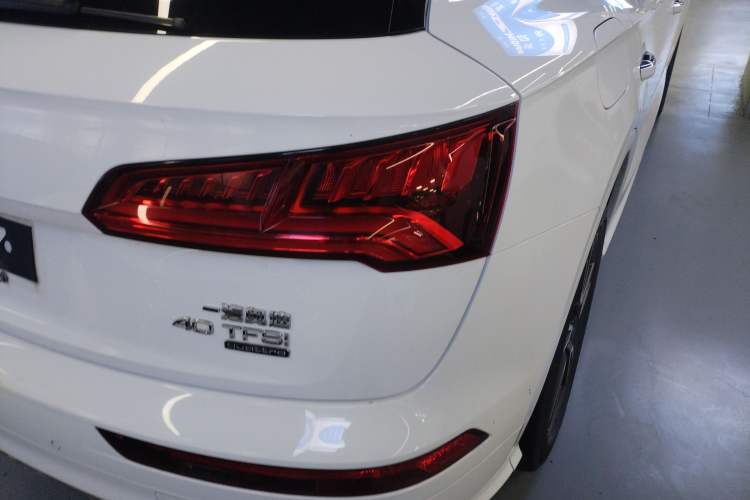Used Audi Q5L 2018 40 TFSI Prestige Fashion Edition China VI Right Rear Taillight