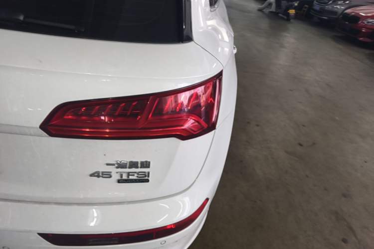 Used Audi Q5L 2018 45 TFSI Prestige Sporty Edition China VI Right Rear Taillight