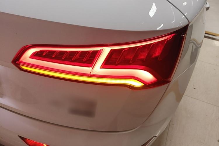 Used Audi Q5L 2018 40 TFSI Prestige Edition China VI Emission Standard Right Rear Taillight