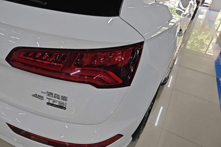 Used Audi Q5L 2018 45 TFSI Prestige Fashion Edition China VI Emission Standard Right Rear Taillight