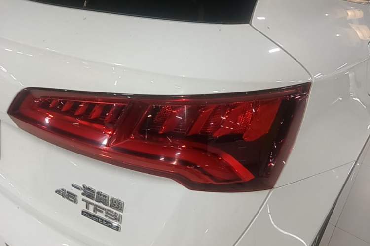 Used Audi Q5L 2018 45 TFSI Prestige Elegant Version China V Right Rear Taillight