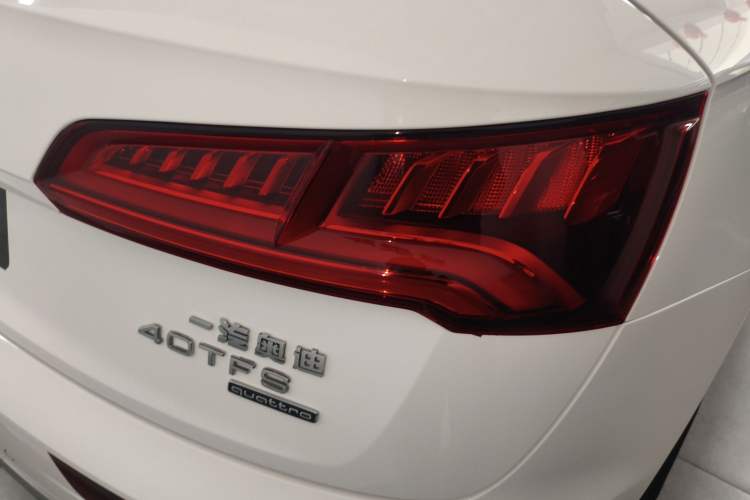 Used Audi Q5L 2018 40 TFSI Prestige Edition China VI Emission Standard Right Rear Taillight