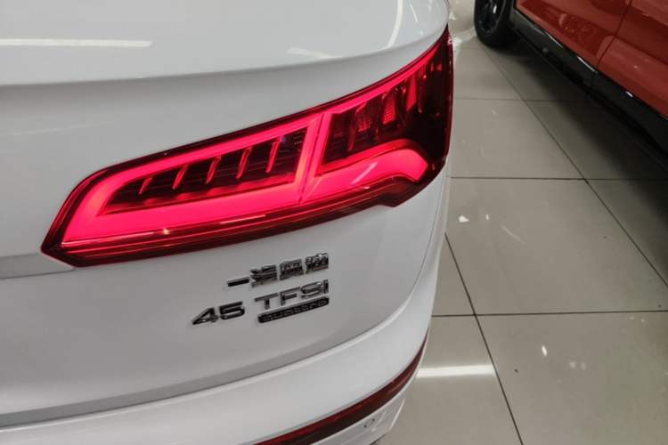 Used Audi Q5L 2018 45 TFSI Prestige Fashion Edition China V Emission Standard Right Rear Taillight