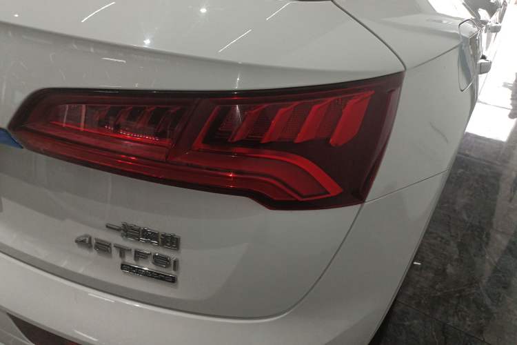 Used Audi Q5L 2018 45 TFSI Prestige Fashion Edition China V Emission Standard Right Rear Taillight