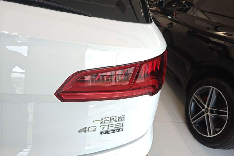 Used Audi Q5L 2018 40 TFSI Prestige Edition China VI Emission Standard Right Rear Taillight