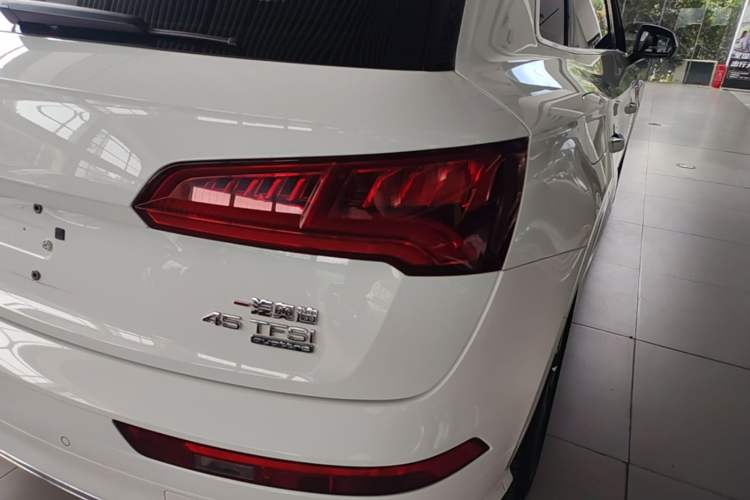 Used Audi Q5L 2018 45 TFSI Prestige Fashion Edition China VI Emission Standard Right Rear Taillight