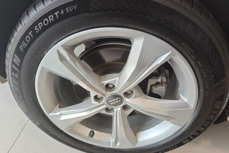 Used Audi Q5L 2018 40 TFSI Prestige Edition China VI Emission Standard Right Rear Wheel Hub