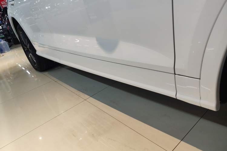 Used Audi Q5L 2018 45 TFSI Prestige Fashion Edition China VI Emission Standard Right Side Sill