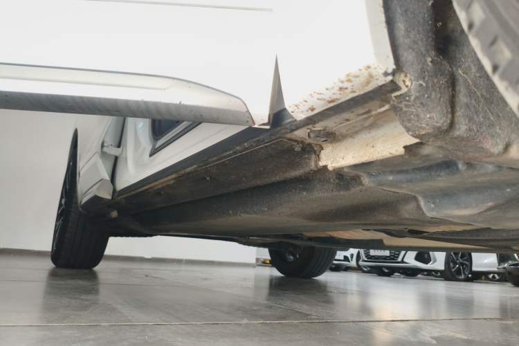 Used Audi Q5L 2018 40 TFSI Prestige Edition China VI Emission Standard Right Side Sill