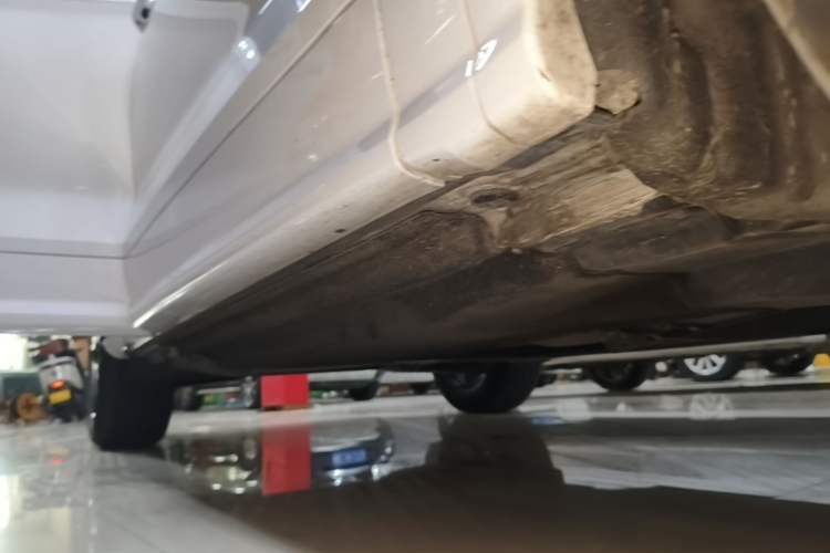 Used Audi Q5L 2018 45 TFSI Prestige Fashion Edition China V Emission Standard Right Side Sill
