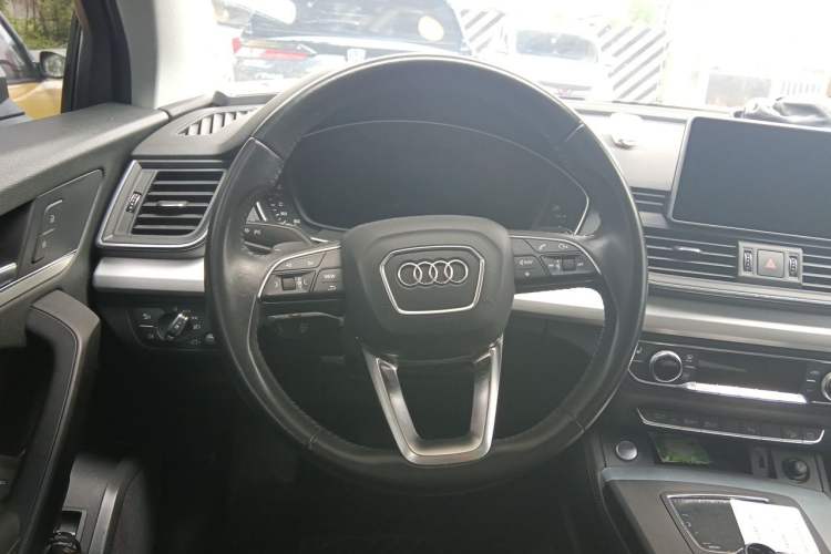 Used Audi Q5L 2018 40 TFSI Prestige Fashion Edition China V Steering Wheel