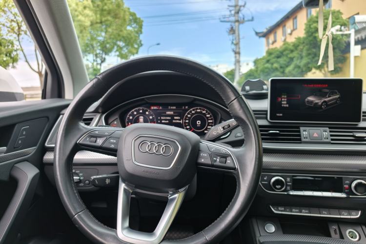 Used Audi Q5L 2018 45 TFSI Prestige Fashion Edition China V Emission Standard Steering Wheel