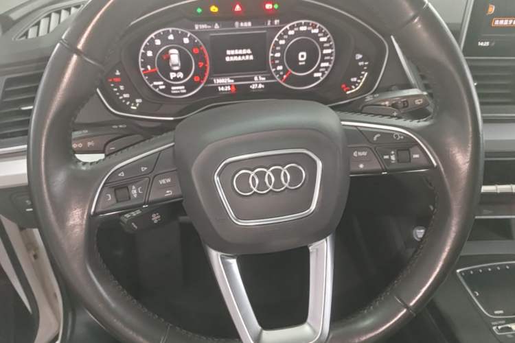 Used Audi Q5L 2018 40 TFSI Prestige Fashion Edition China VI Steering Wheel