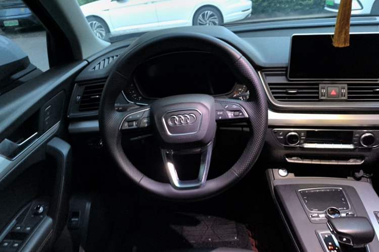 Used Audi Q5L 2018 40 TFSI Prestige Fashion Edition China V Steering Wheel