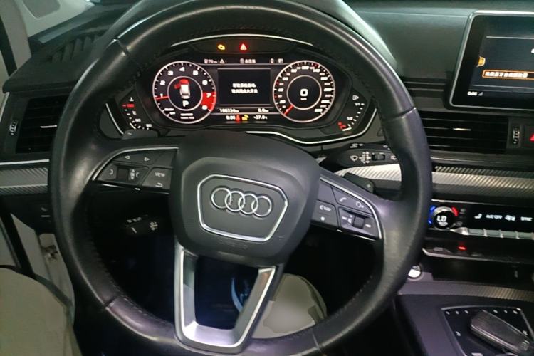 Used Audi Q5L 2018 45 TFSI Prestige Fashion Edition China V Emission Standard Steering Wheel