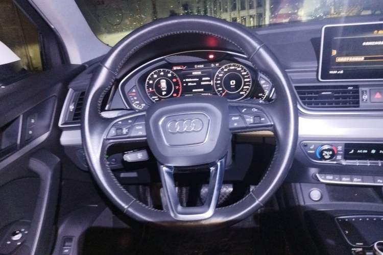 Used Audi Q5L 2018 40 TFSI Prestige Fashion Edition China VI Steering Wheel