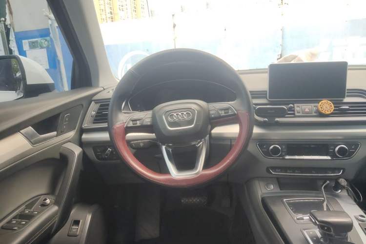 Used Audi Q5L 2018 40 TFSI Prestige Fashion Edition China VI Steering Wheel