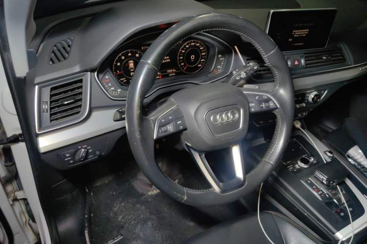 Used Audi Q5L 2018 40 TFSI Prestige Fashion Edition China V Steering Wheel