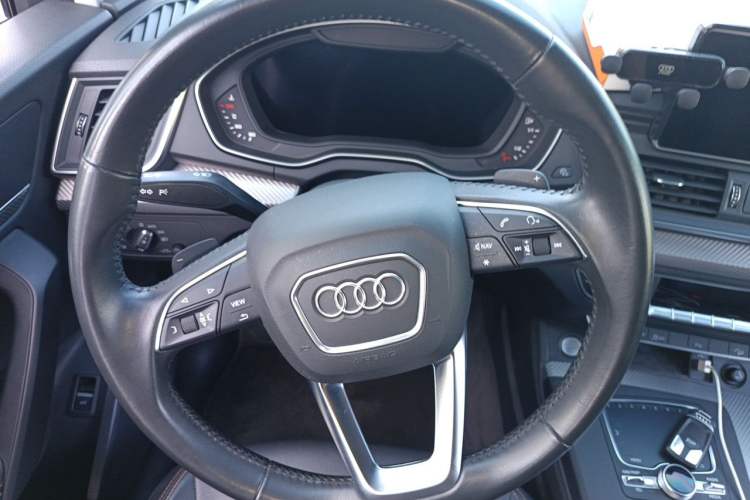 Used Audi Q5L 2018 45 TFSI Prestige Fashion Edition China V Emission Standard Steering Wheel