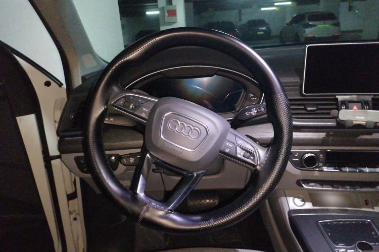 Used Audi Q5L 2018 45 TFSI Prestige Fashion Edition China VI Emission Standard Steering Wheel